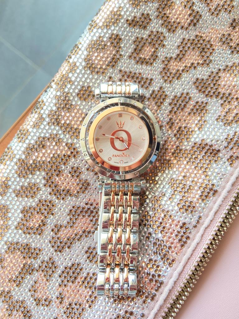 Reloj de Mujer Estilo Pandora, Giratorio color Oro y Plata – Sexy